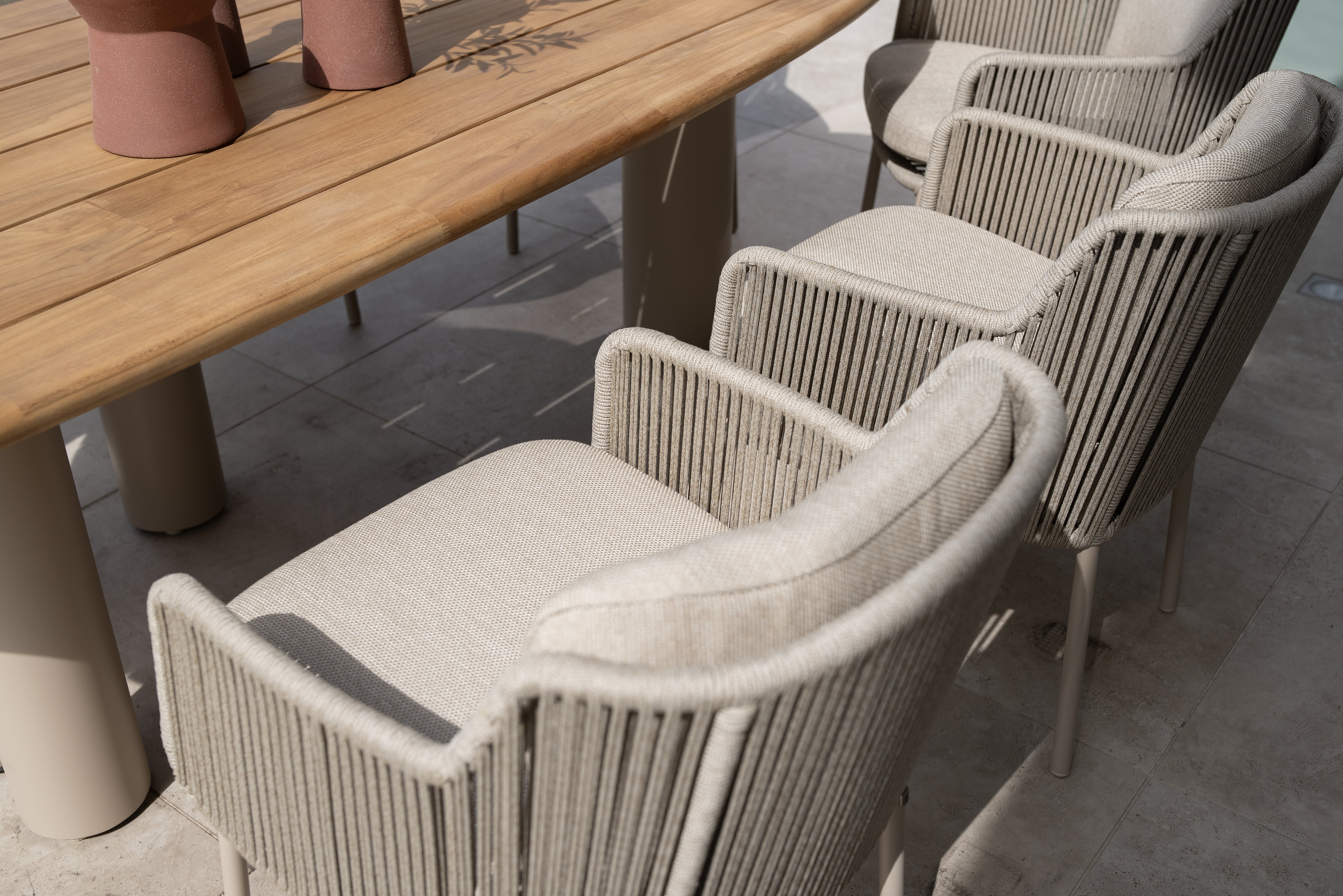Taste 4SO Estate dining table natural teak 240x105cm - Detail view