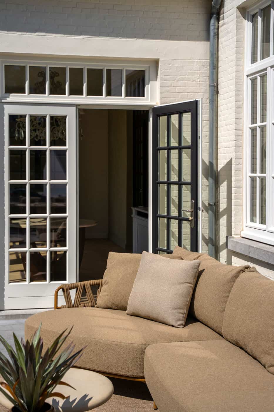 4SO Biarritz dining set amber met Hampton salontafels (2 st.)