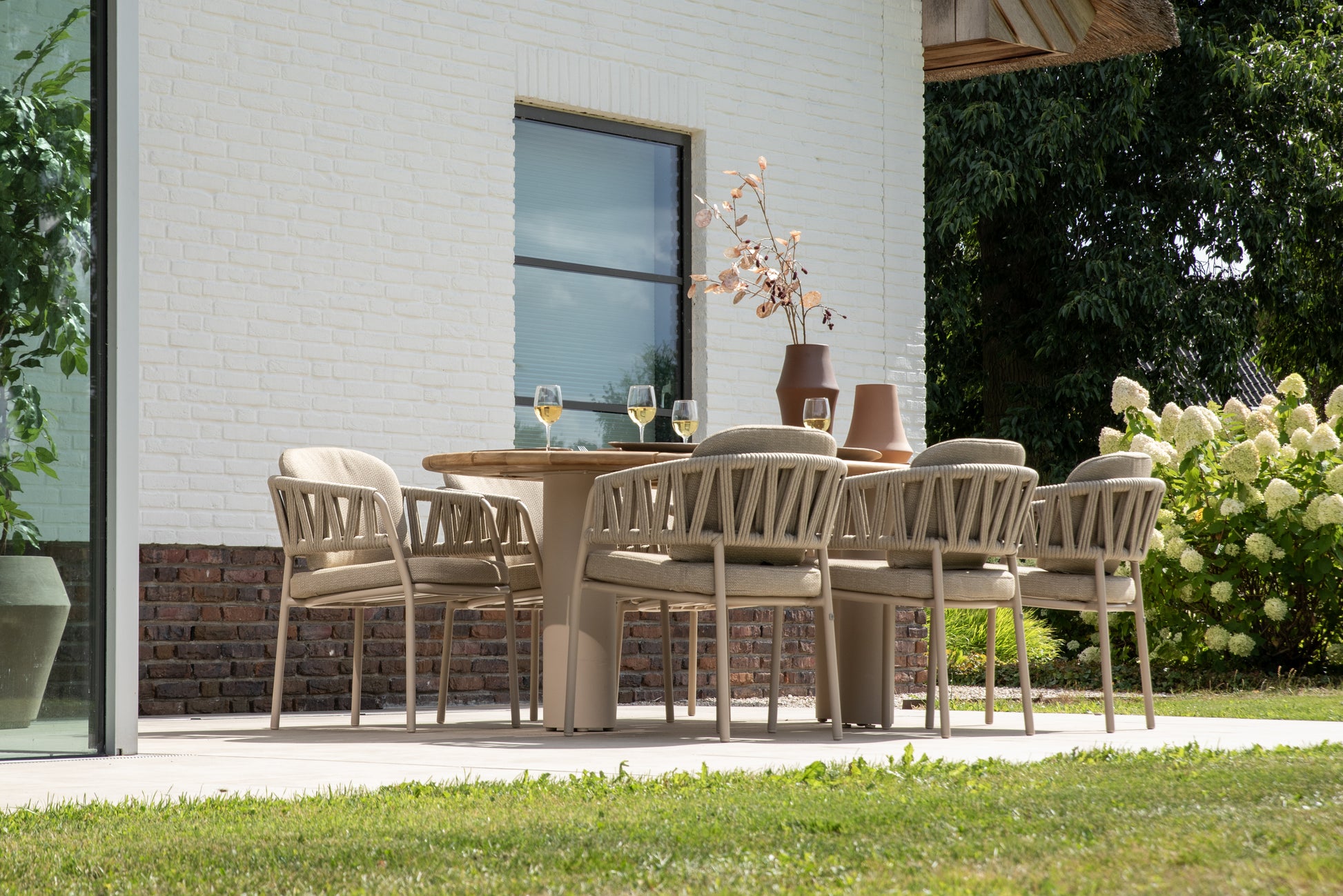 Taste 4SO Calma footstool latte with cushion - Lifestyle