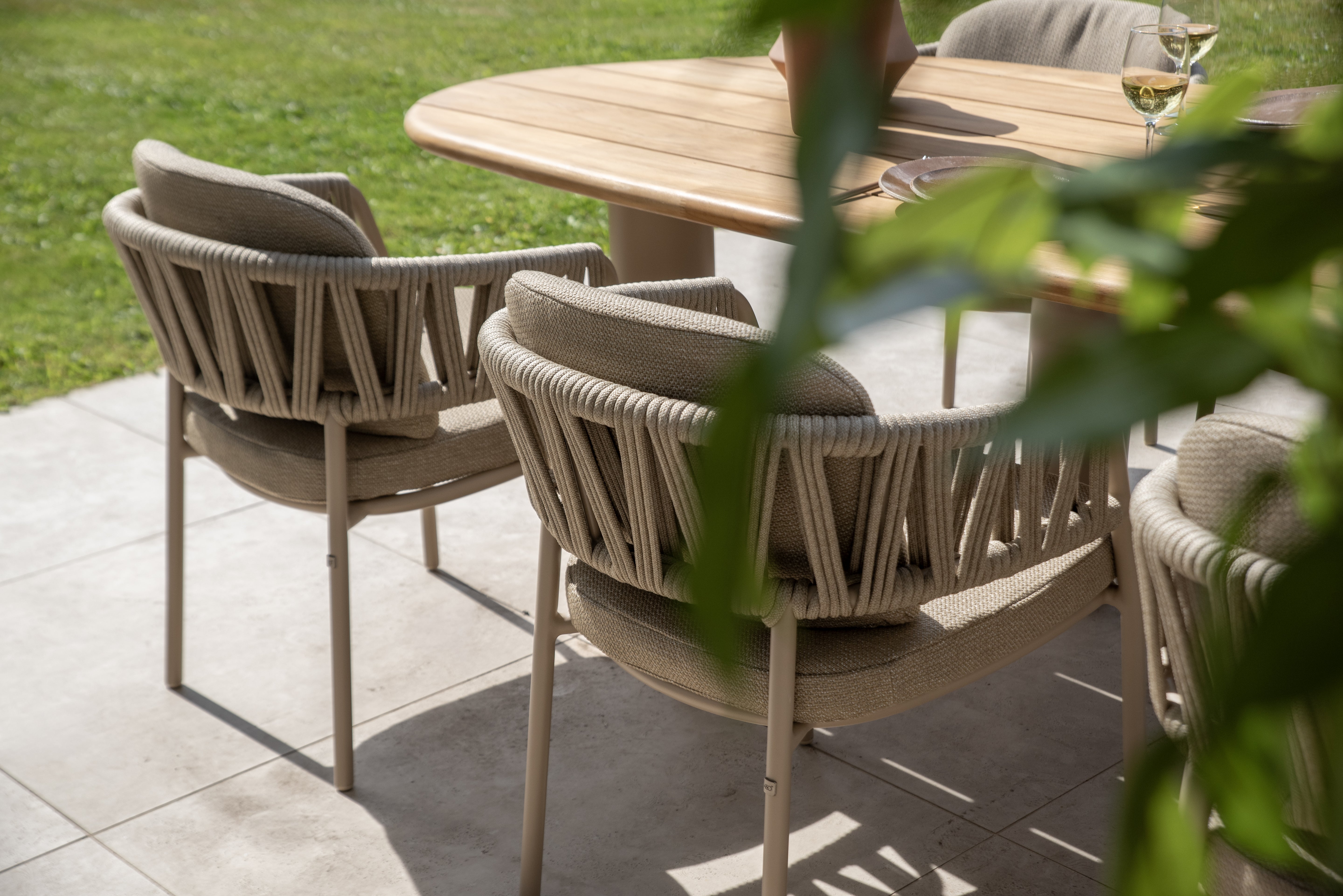 Taste 4SO Calma high dining chair latte with 2 cushions - Detail view