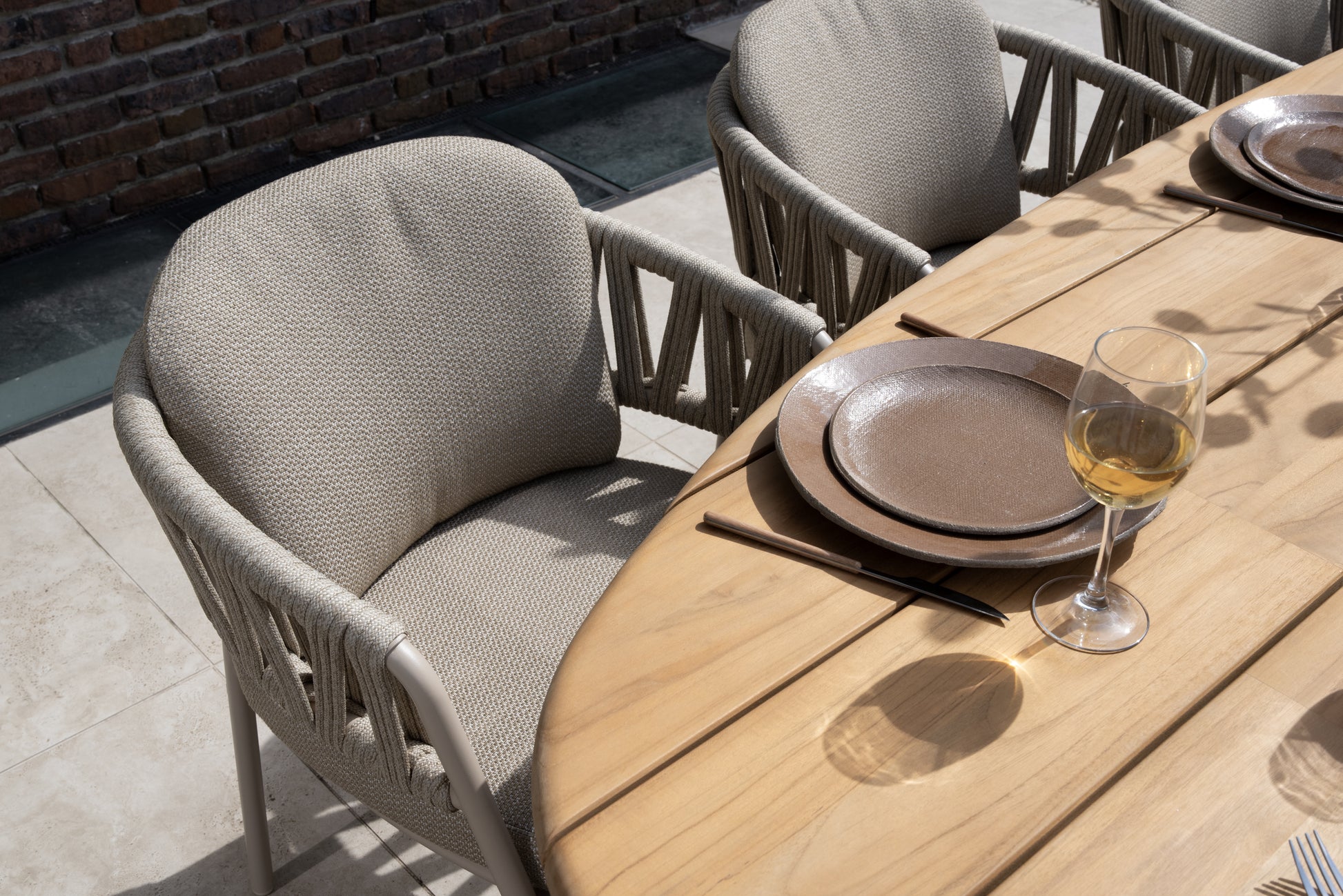 Taste 4SO Estate dining table natural teak 240x105cm - Detail view