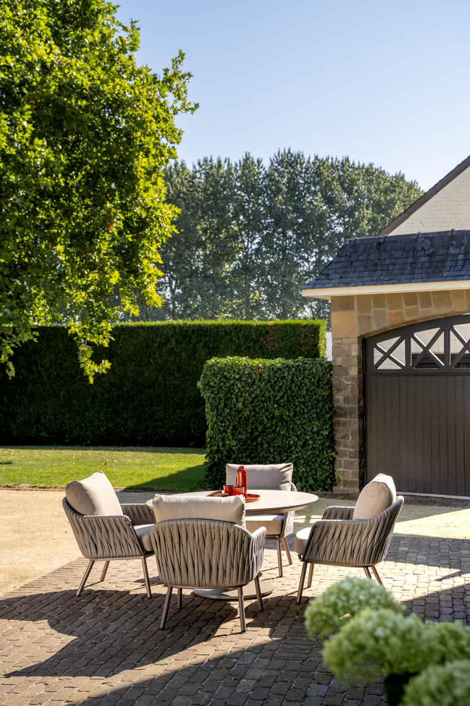 4SO Cannes low dining set terre met Sarah tafel ⌀130cm