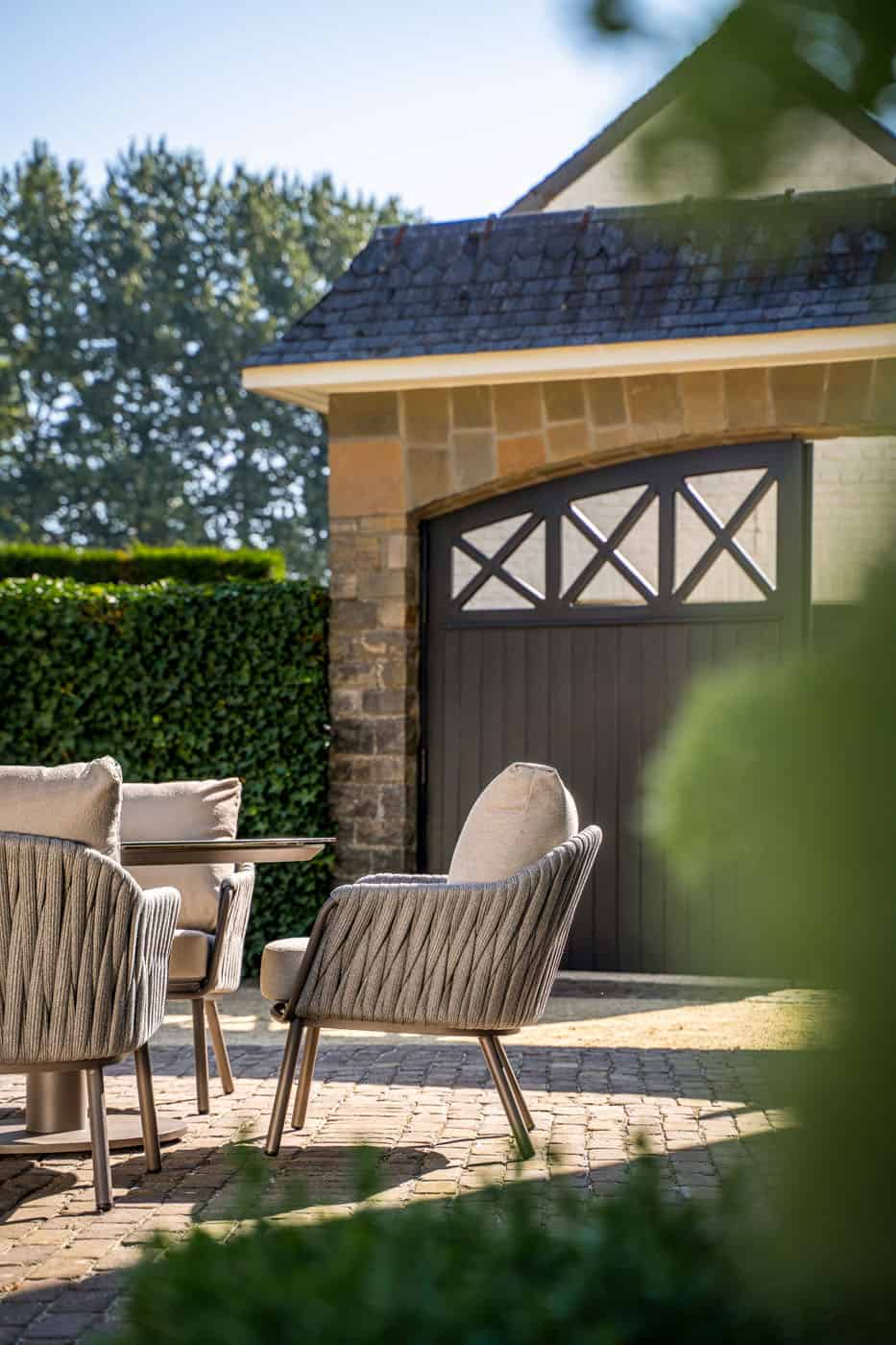 4SO Cannes low dining set terre met Sarah tafel ⌀130cm