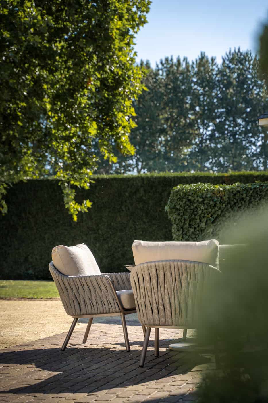 4SO Cannes low dining set terre met Sarah tafel ⌀130cm