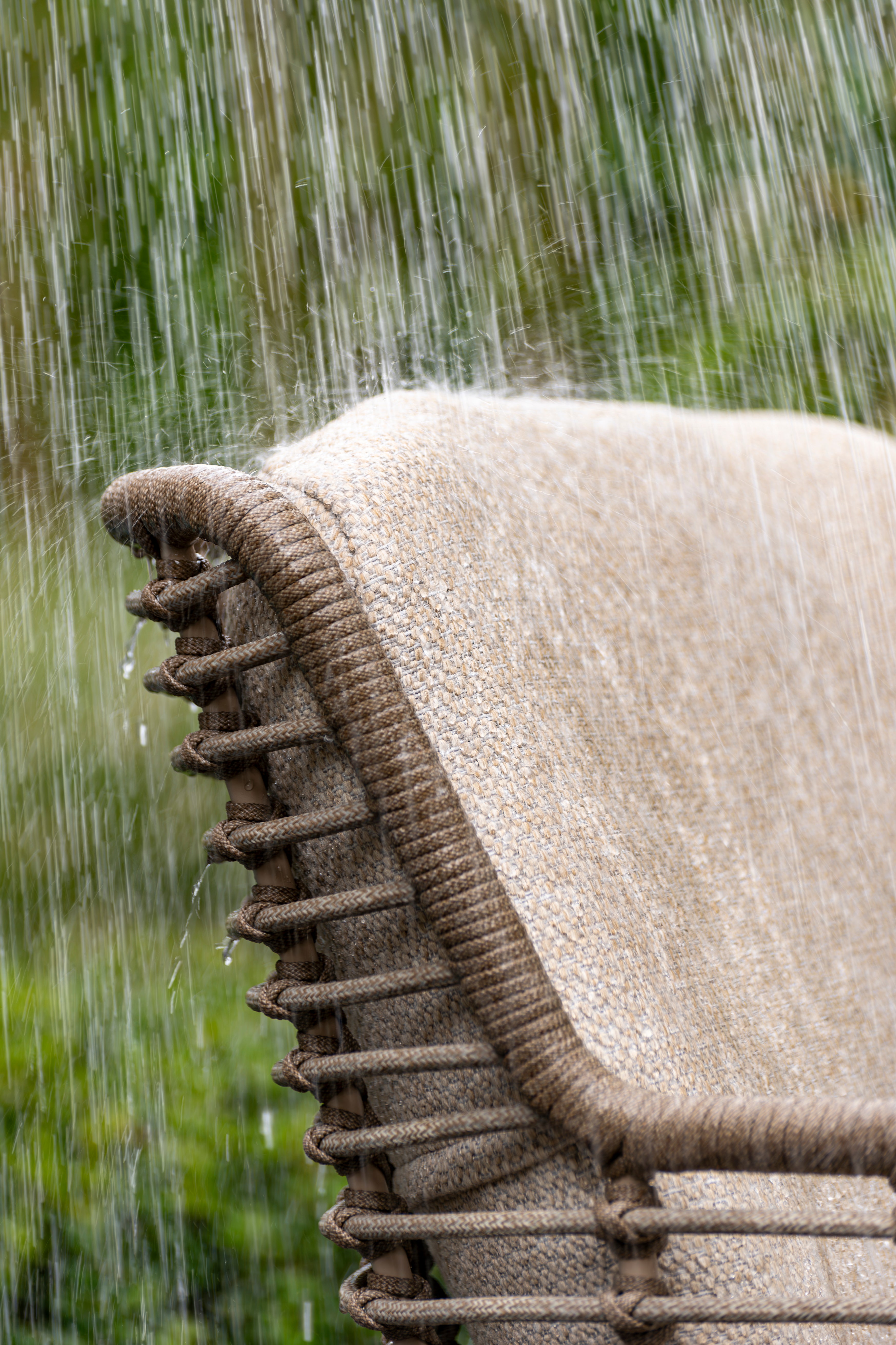 Fabrice dining set latte with Hampton round dining table 160cm - Detail