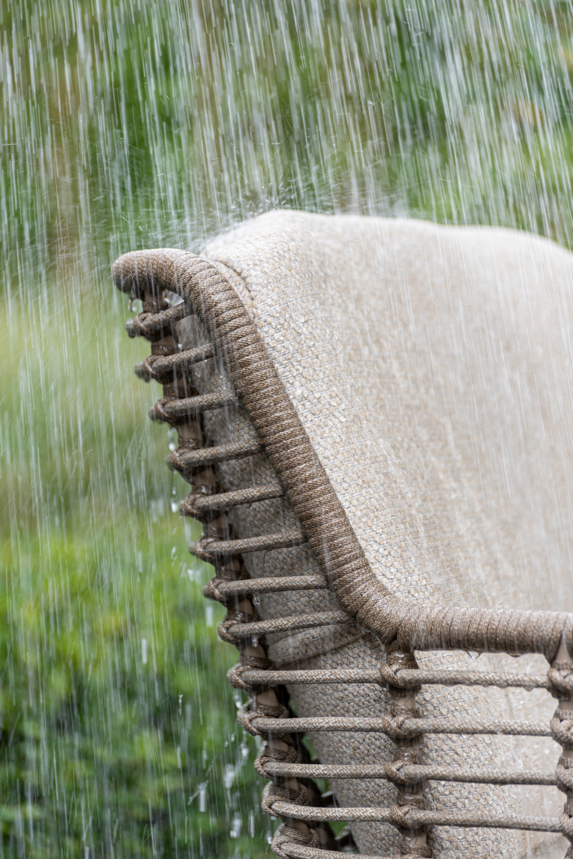 Fabrice dining set latte with Estate mango shape dining table latte 240 x 150 cm - Detail