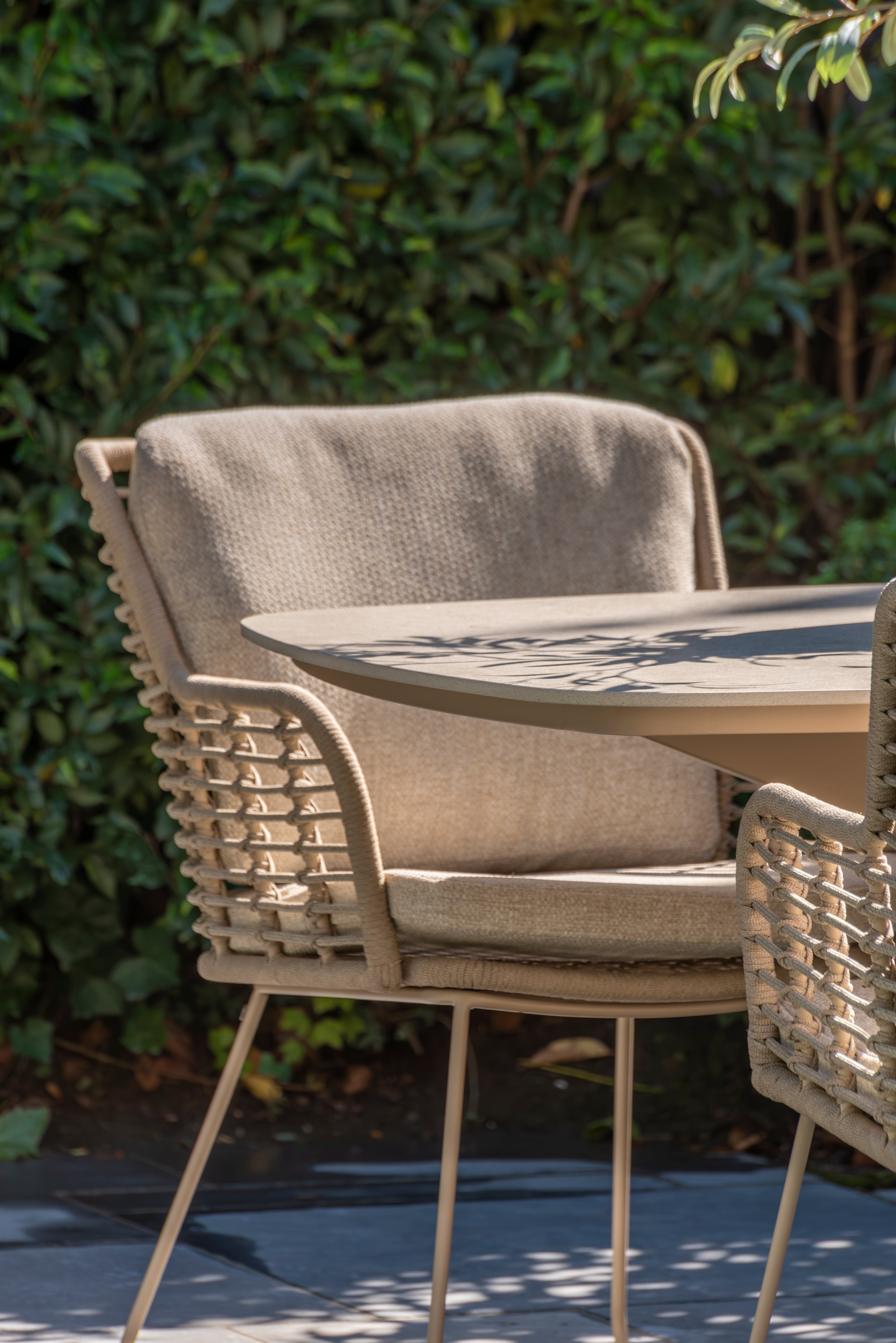 Fabrice dining set latte with Prado sabia panna dining table latte 300 x 115cm - Detail