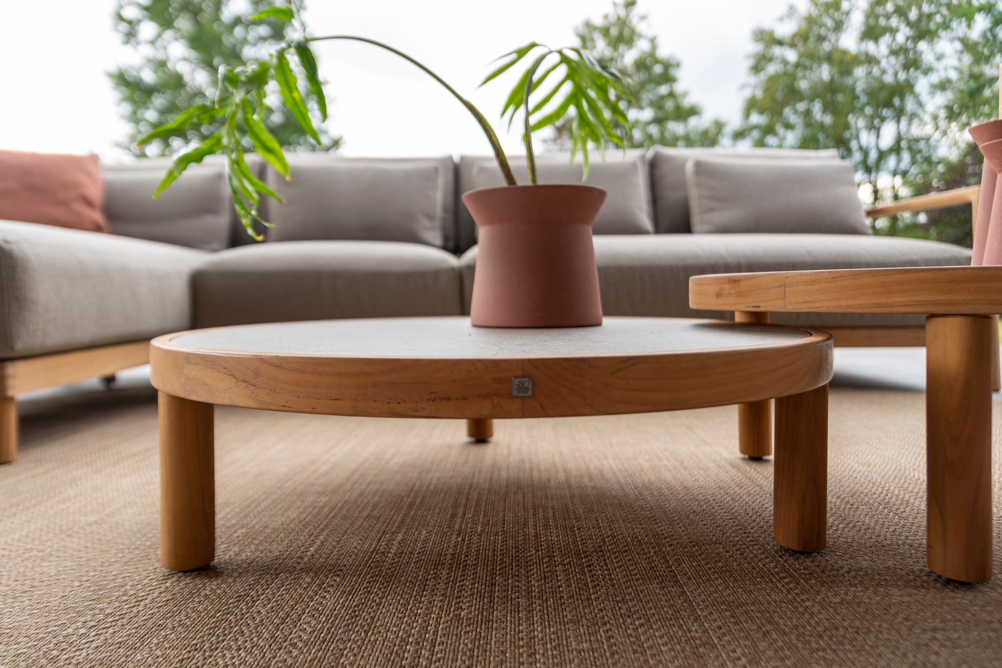 4SO Finn coffee table natural teak round 60 cm. Ø (H 32) - Detail view