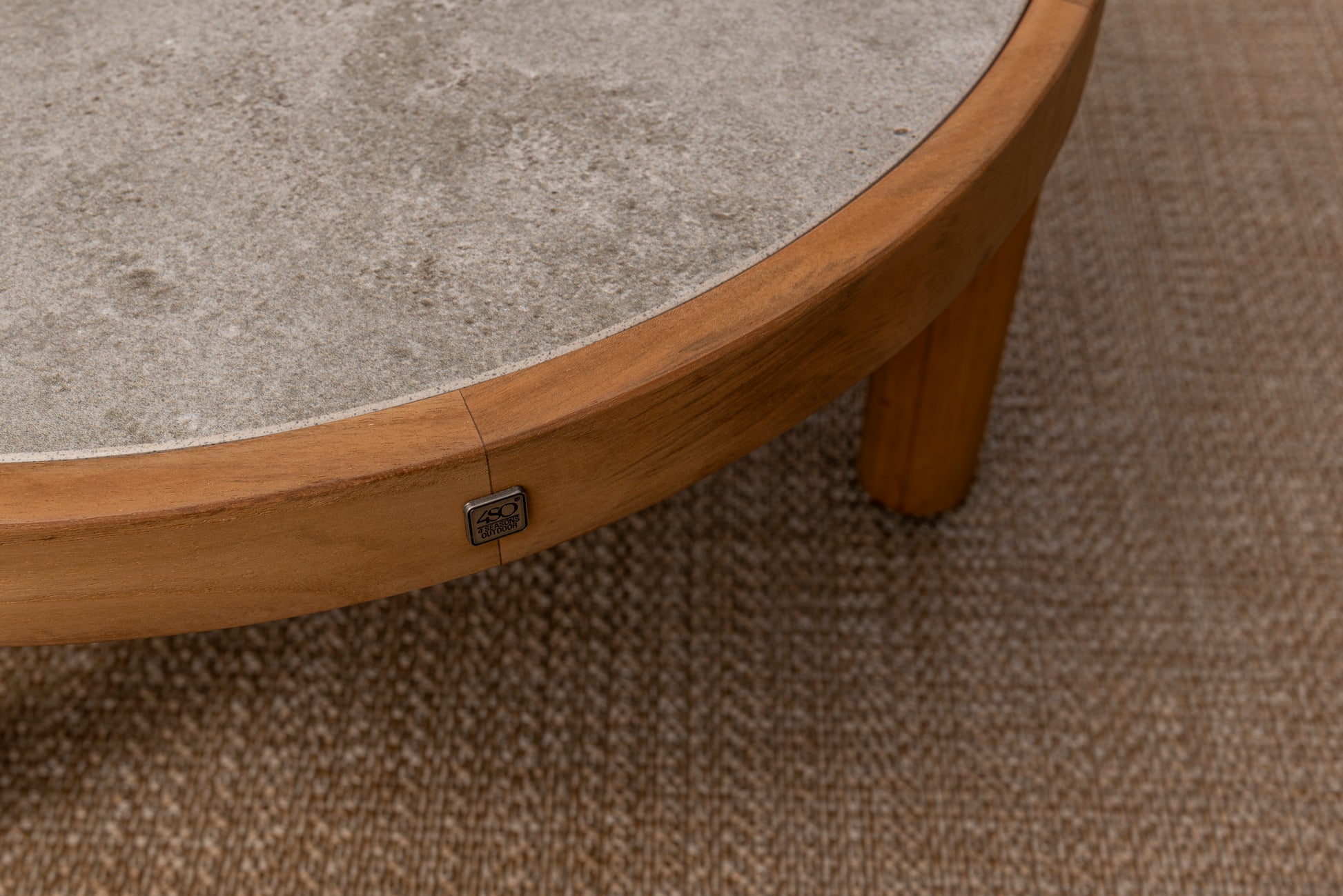 4SO Finn coffee table natural teak round 60 cm. Ø (H 32) - Detail view