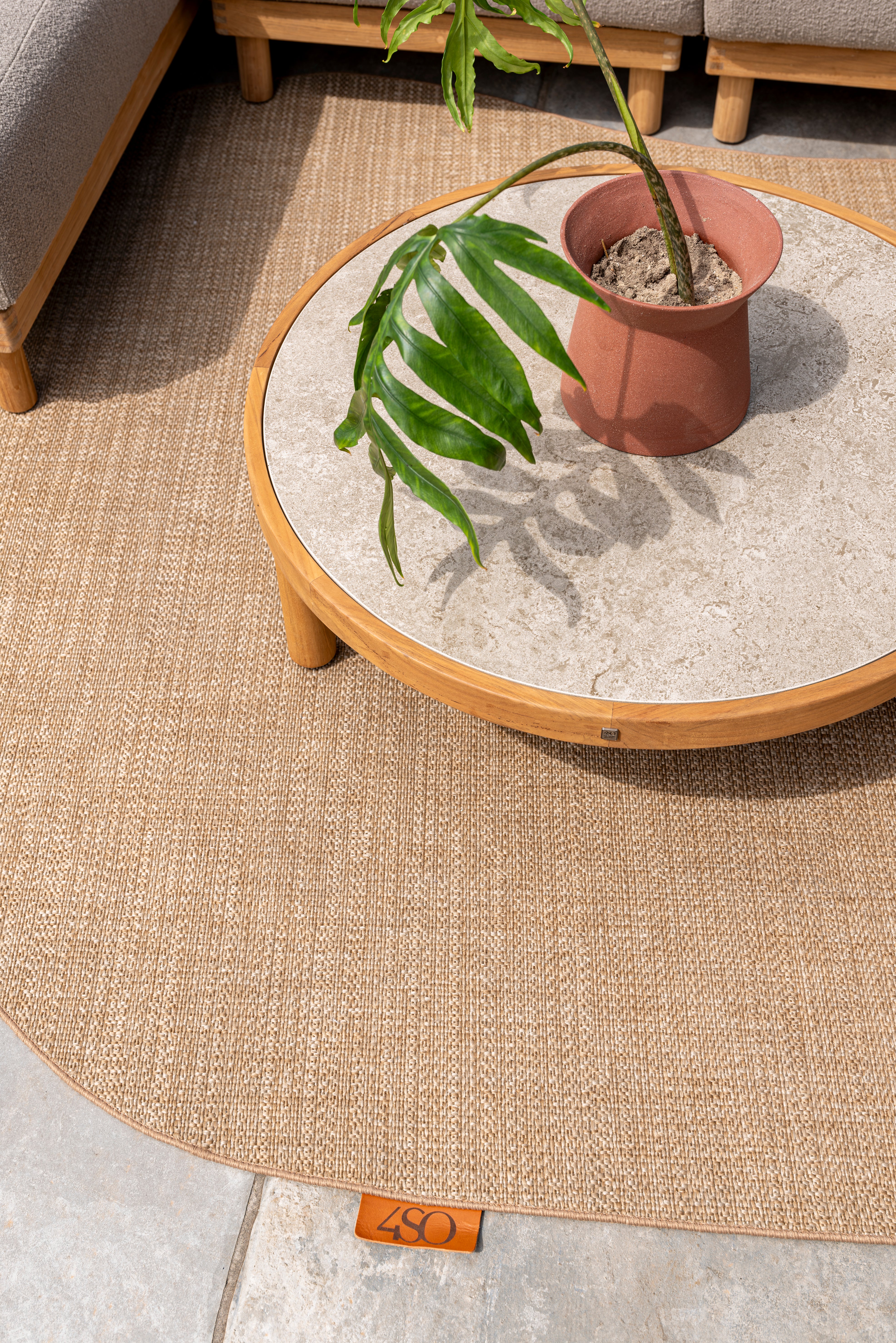 4SO Finn coffee table natural teak round 60 cm. Ø (H 32) - Detail view