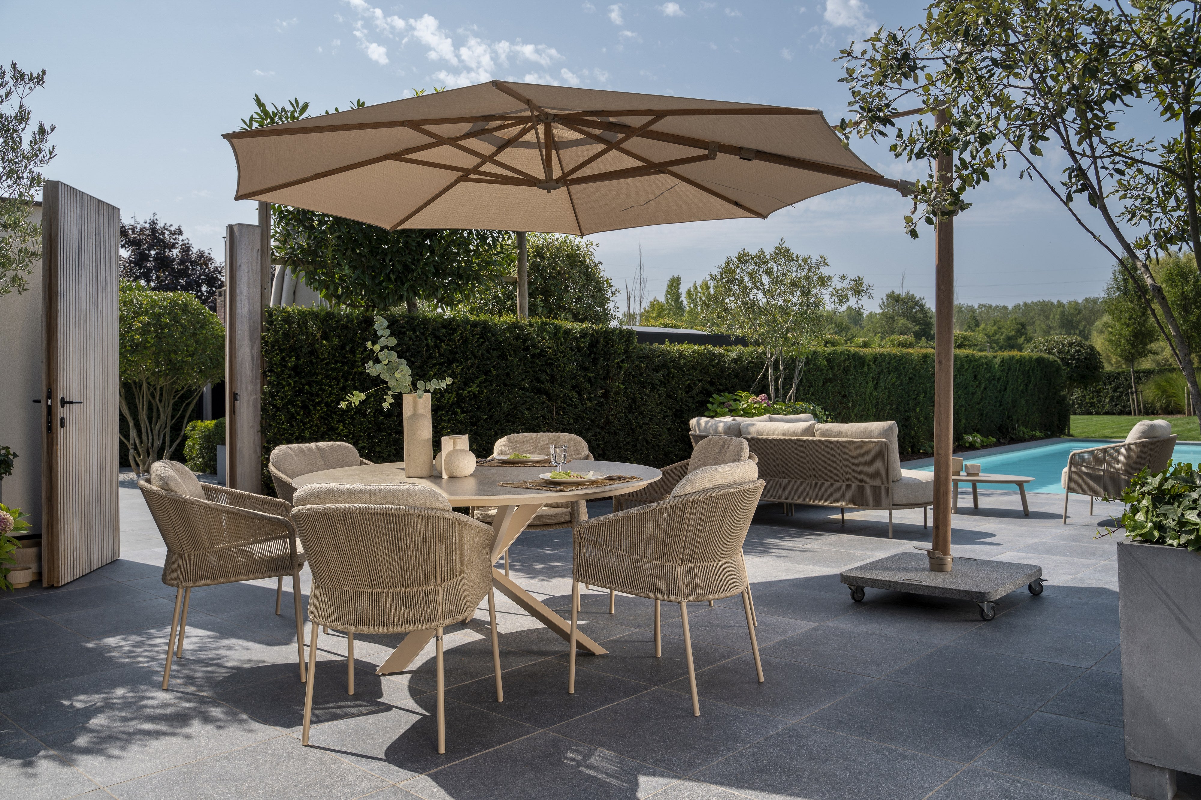 4SO Florence dining set latte (6 st.) met Prado tafel ⌀160cm — sfeervolle tuinset van 4 Seasons Outdoor