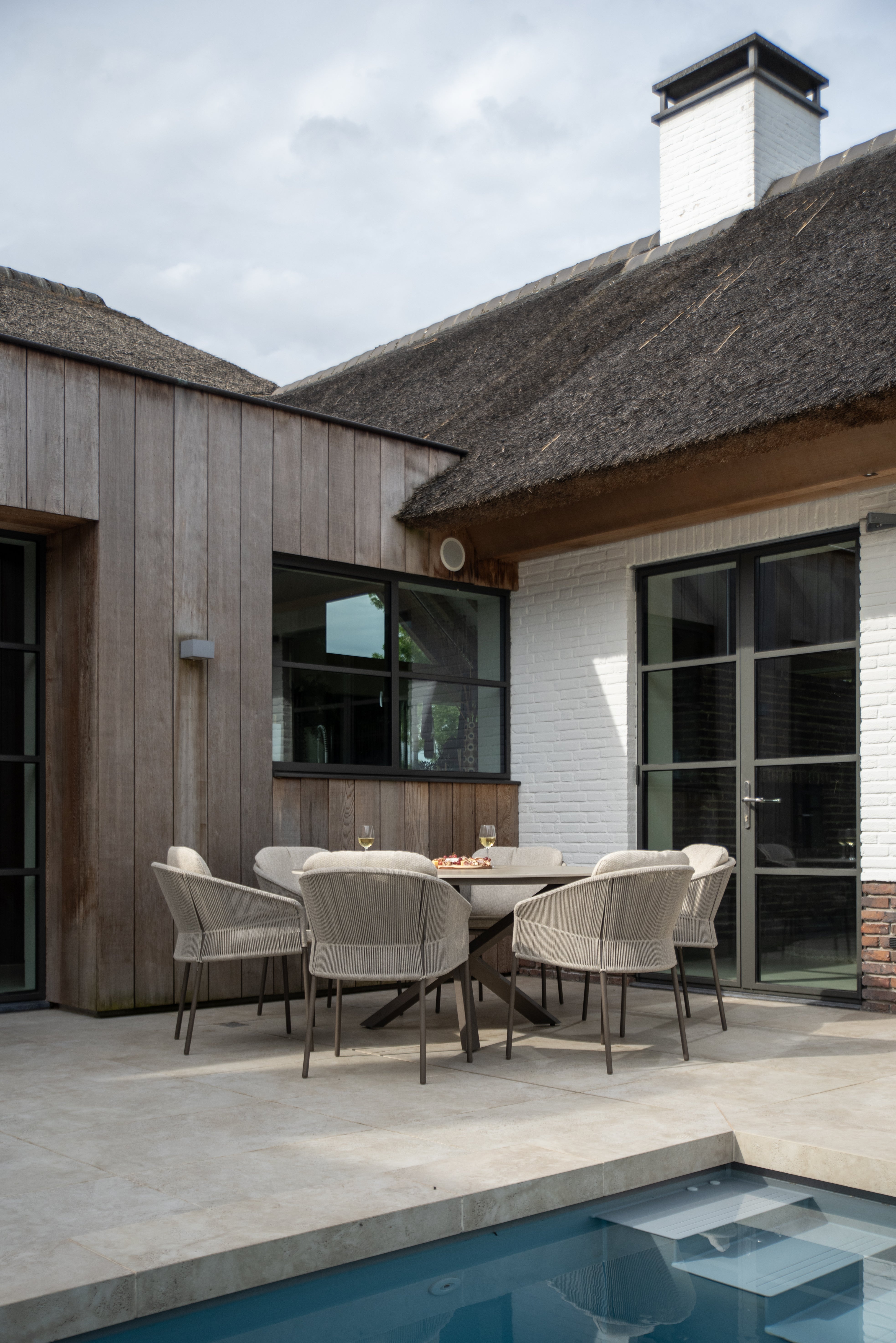 4SO Florence dining set terre (8 st.) met Prado tafel 300x115cm — sfeervolle tuinset van 4 Seasons Outdoor