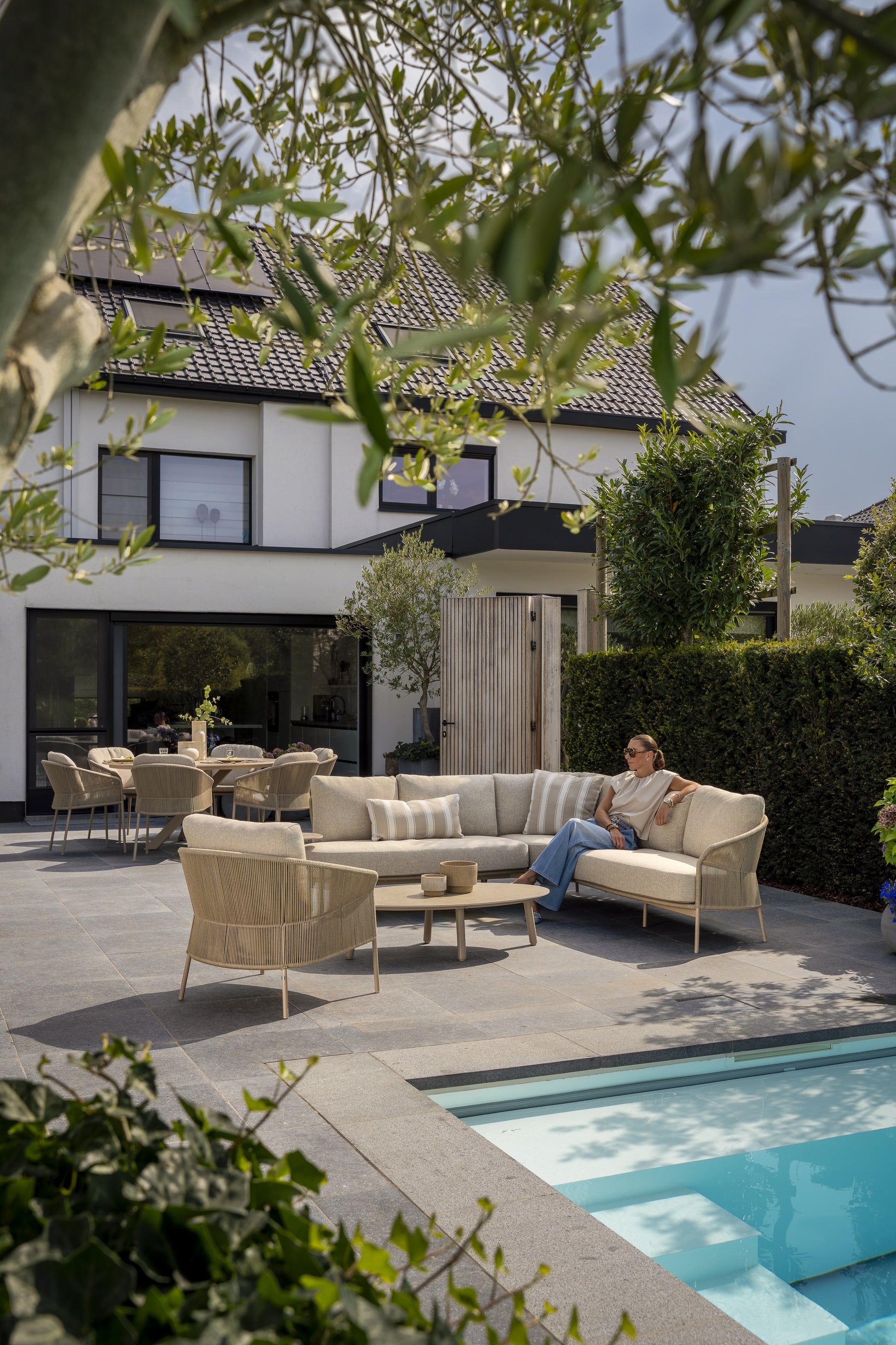 4SO Florence lounge set latte met Salute salontafel 65x30cm — sfeervolle tuinset van 4 Seasons Outdoor