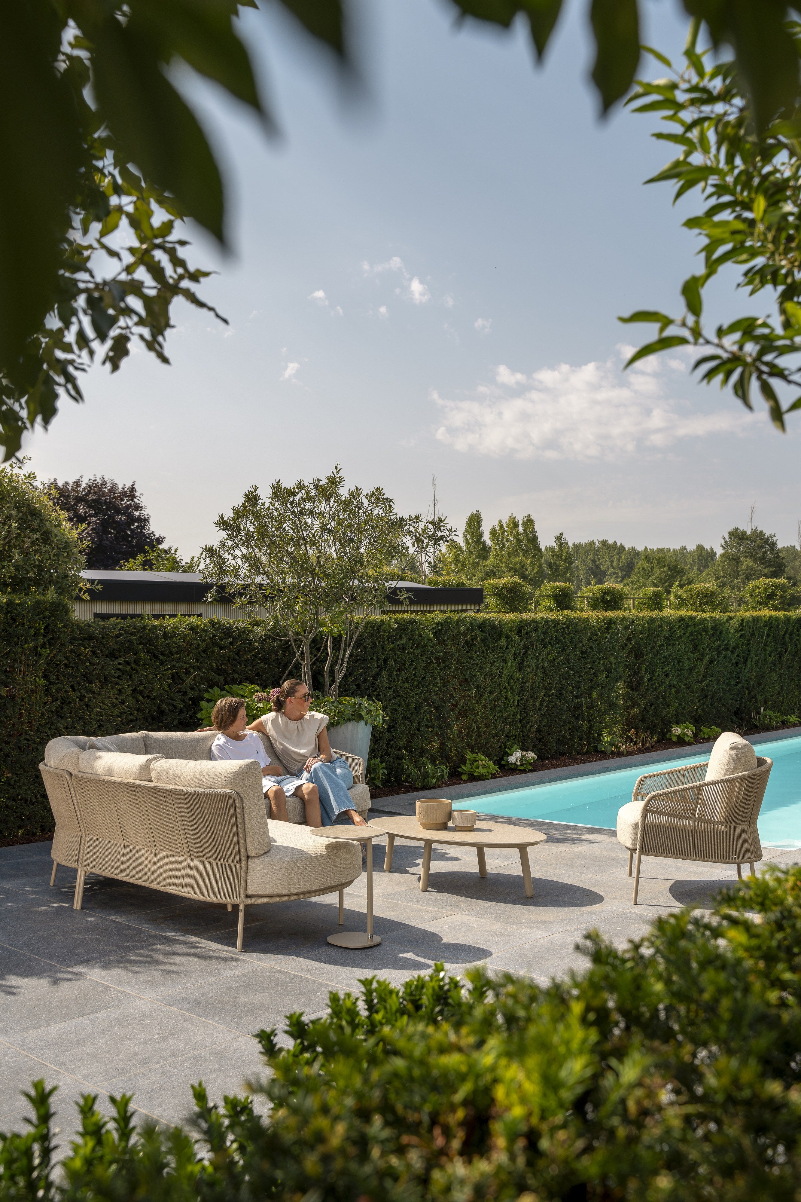 4SO Florence lounge set latte met Salute salontafel 65x30cm — sfeervolle tuinset van 4 Seasons Outdoor