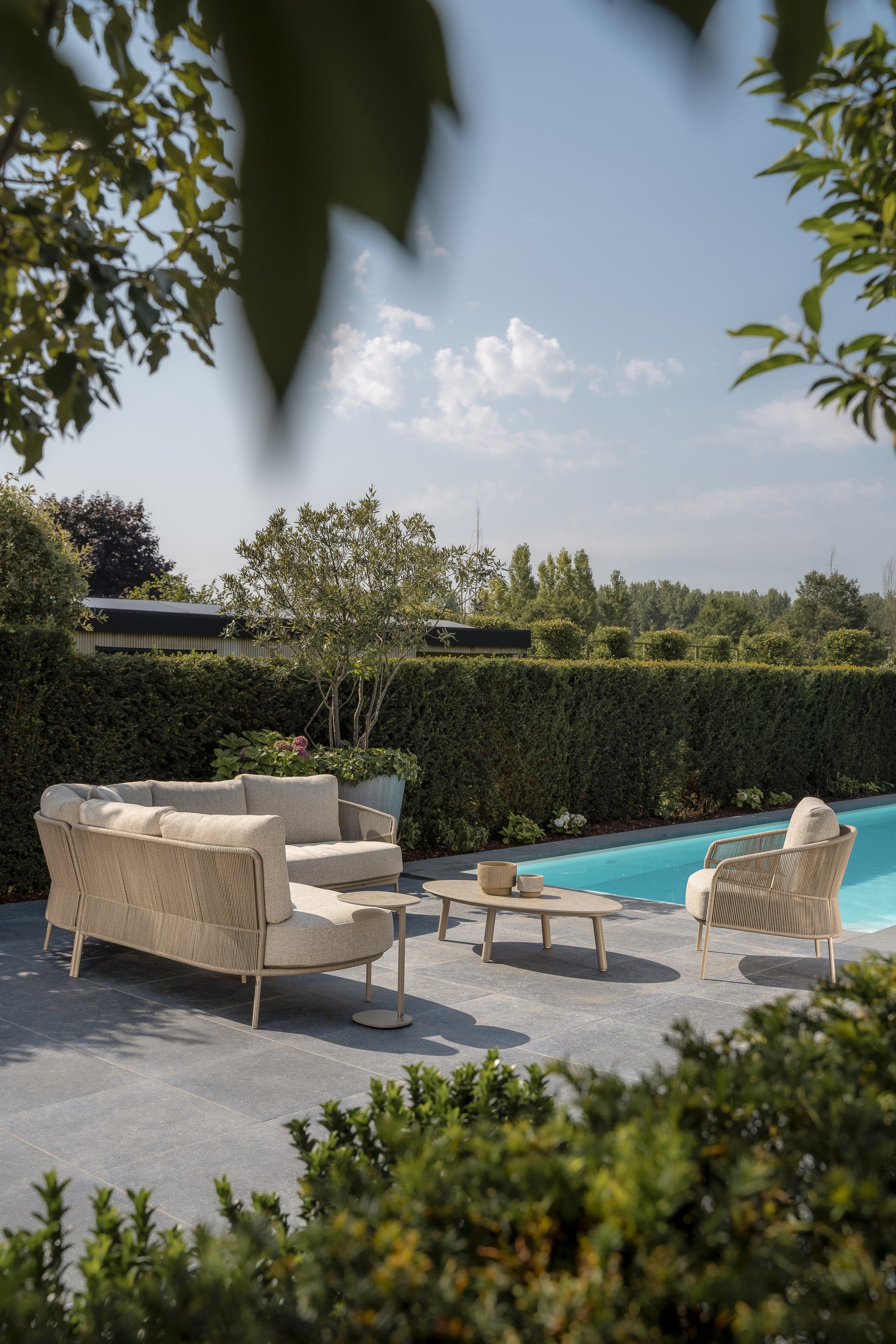 4SO Florence lounge set latte met Salute salontafel 65x30cm — sfeervolle tuinset van 4 Seasons Outdoor