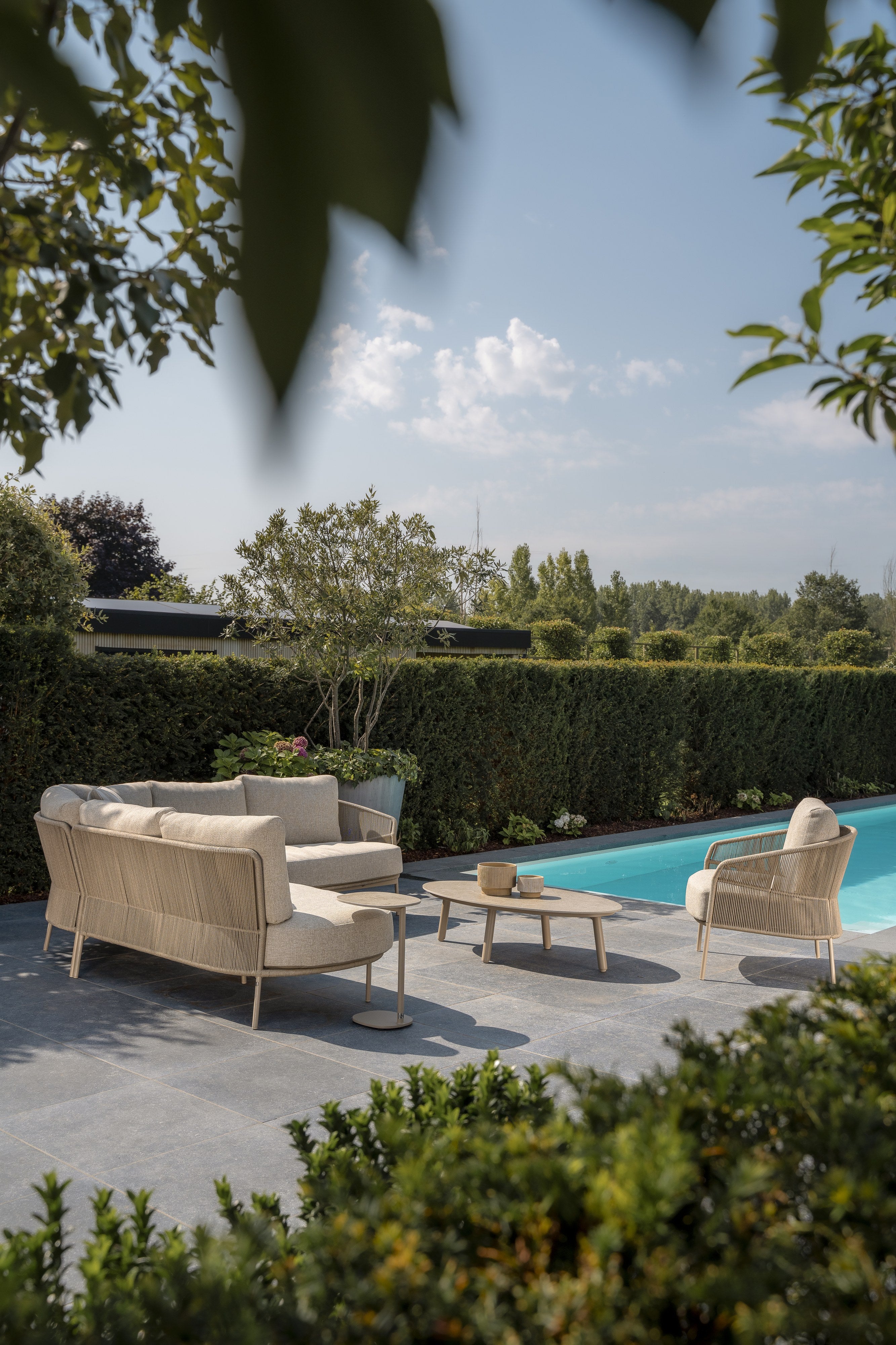 4SO Florence lounge set latte met Salute salontafel 65x30cm — sfeervolle tuinset van 4 Seasons Outdoor