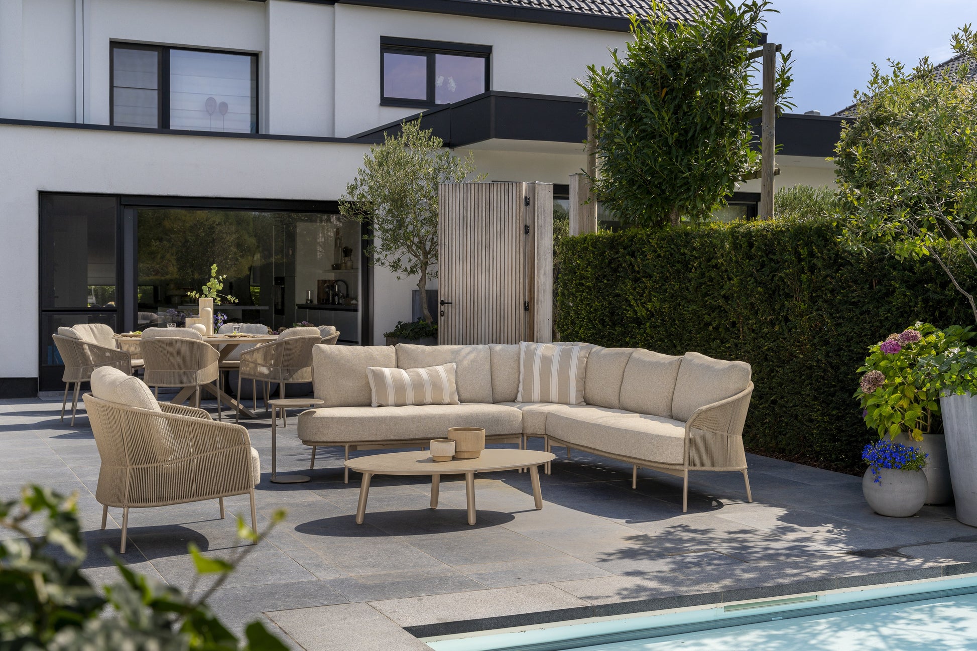 4SO Florence lounge set latte met Salute salontafel 65x30cm — sfeervolle tuinset van 4 Seasons Outdoor