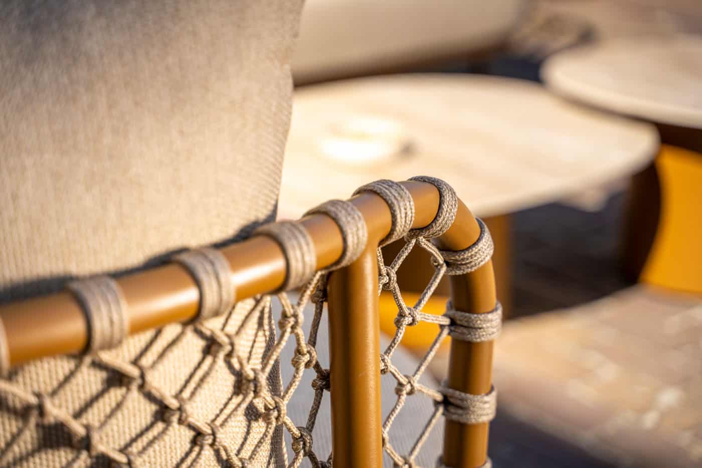 4SO Martinique lounge set amber + Taste 4SO Salute salontafels (2 st.)