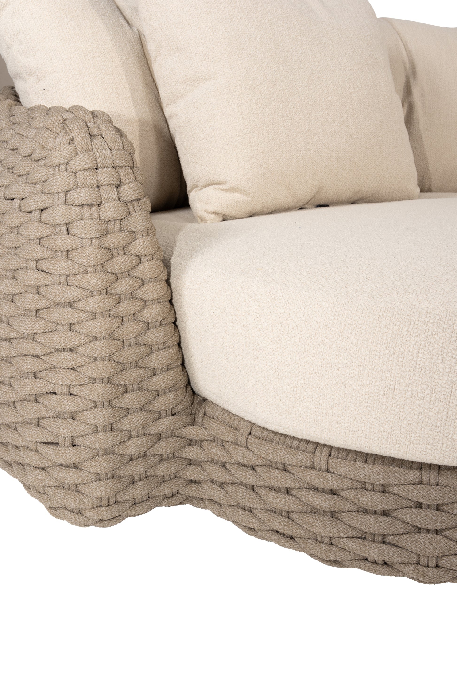 Maxime chaise lounge bench and living chair with Finn pebble shape table - Detail