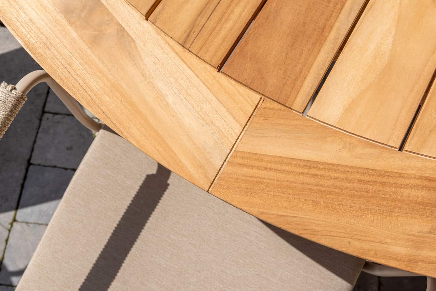 4 Seasons Outdoor Samos dining stoel + Taste 4SO Prado teak tafel 130 Ø cm