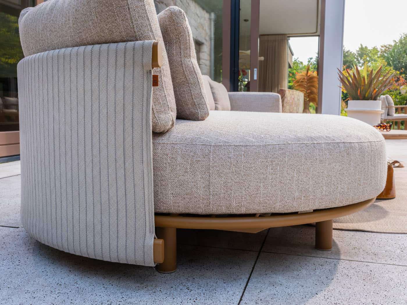 4SO Safina modulares Sofa mit Chaiselongue amber