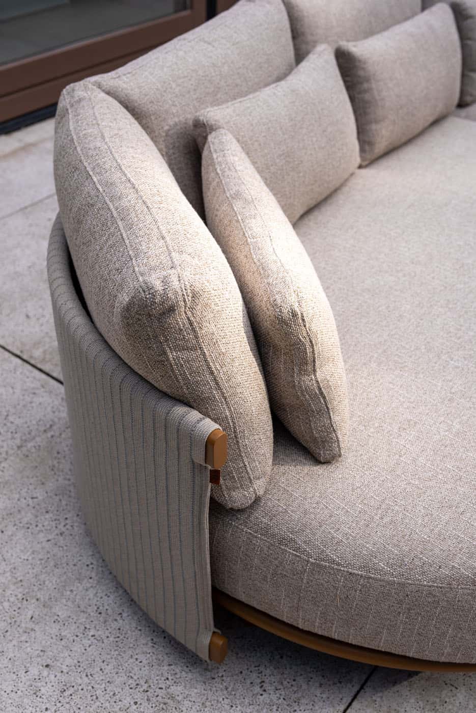 4SO Safina modulares Sofa mit Chaiselongue amber