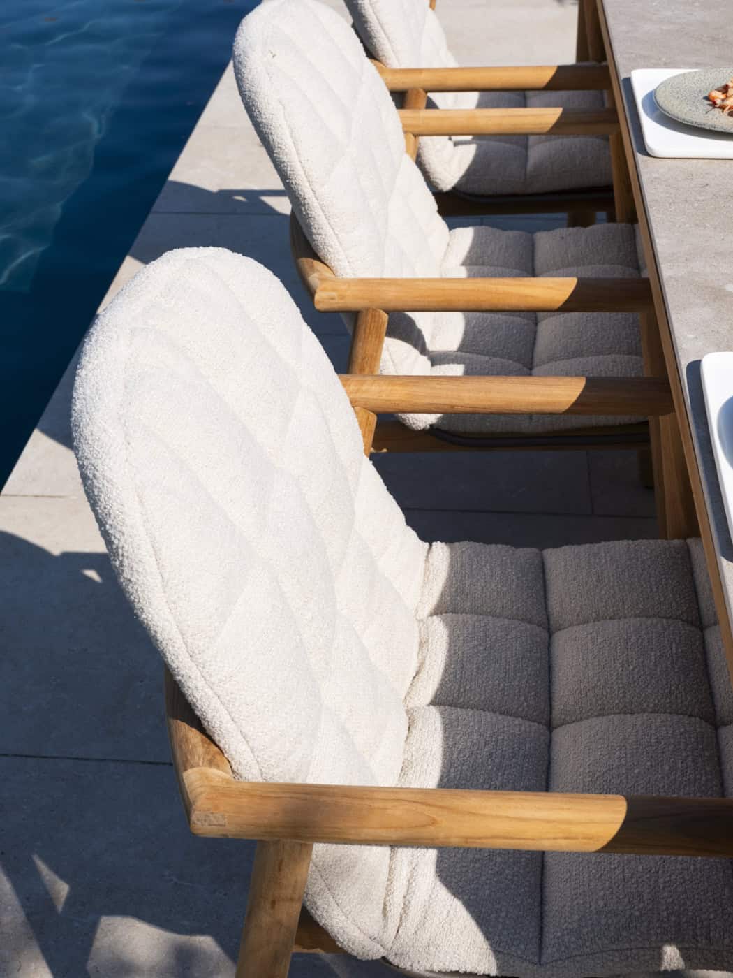 4 Seasons Outdoor Samos dining stoel + Taste 4SO Prado teak tafel 130 Ø cm
